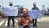 Protes Rekening Botok Diblokir, Warga Depok Bakar Kartu ATM di Jalan