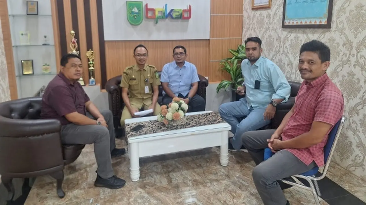 Personel Subdit Siber Korwas PPNS berkoordinasi dengan BPKAD untuk mengecek adanya atau tidaknya aset daerah digunakan dalam kampanye Pemilu.