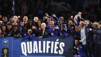 Pemain Prancis merayakan keberhasilan lolos ke putaran final Piala Dunia 2026 yang dipastikan setelah kemenangan telak 4-0 atas Ukraina di lanjutan Grup D Kualifikasi Piala Dunia 2026 zona Eropa yang berlangsung di Parc des Princes, Paris, Jumat (14/11/2025) dini hari WIB. (FRANCK FIFE / AFP)
