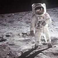 Beredar video pengakuan Stanley Kubrick yang mengatakan jika Neil Armstrong ke bulan hanyalah palsu!
