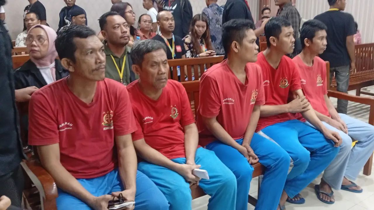 Para ABK terdakwa kasus penyelundupan 2 ton sabu. (Liputan6.com/Ajang Nurdin)