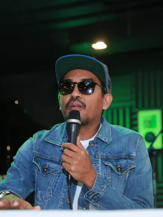 Kata Hidayah di ambil dari agama Islam. Meski demikian, makna Hidayah yang dituangkan dalam karyanya bisa diterima semua pihak. Baginya, album hidayah memiliki makna spritual, nasionalisme, dan perdamaian. (Adrian Putra/Bintang.com)