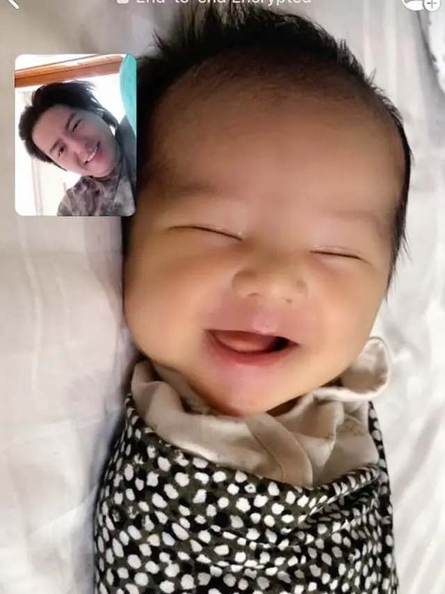 6 Momen Roger Danuarta Momong Baby Shaquille, Penuh Kehangatan