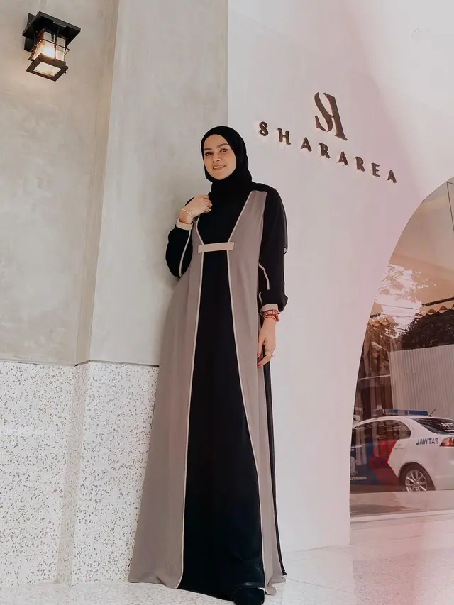 7 Gaya Olla Ramlan saat Pakai Gamis, Tetap Stylish dan Menawan