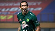 Persebaya Surabaya resmi berpisah dengan Jose Wilkson pada Jumat (31/12/2021). Tampil tak terlalu cemerlang, pemain Brasil tersebut tercatat hanya hanya mencetak 6 gol dan 2 assit dalam 13 laga di BRI Liga 1 2021/22. Ia diketahui akan merapat ke Persela Lamongan. (Bola.com/Bagaskara Lazuardi)