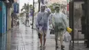 <p>Badai tropis yang sangat kuat diperkirakan mendekati Okinawa antara 1 Juni 2023 sore hingga 2 Juni 2023. Badan cuaca mengimbau warga agar mewaspadai angin kencang yang merusak, ombak tinggi, dan hujan lebat. (AP Photo/Hiro Komae)</p>