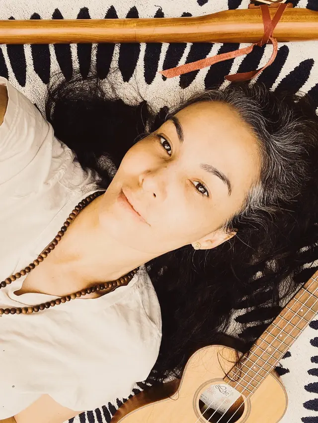 6 Potret Nadya Hutagalung Pamer Rambut Beruban, Tetap Memesona