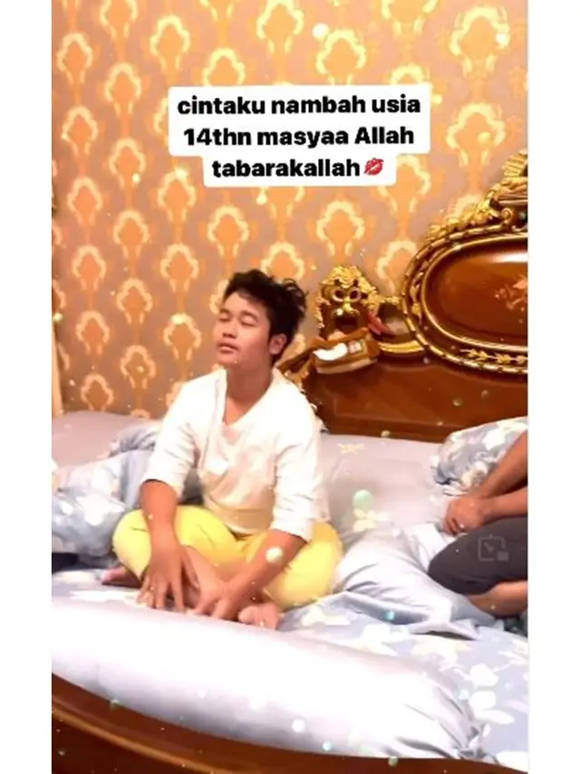 Jadi Keluarga Panutan, Ini 6 Potret Inul dan Adam Suseno Beri Anak Kejutan Ultah