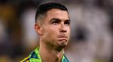 Cristiano Ronaldo merasa diperlakukan tidak adil oleh pemilik klub, PIF. Ia merasa Al-Nassr dianaktirikan dibanding klub raksasa lainnya seperti Al-Hilal. (AFP/Fayez Nureldine)