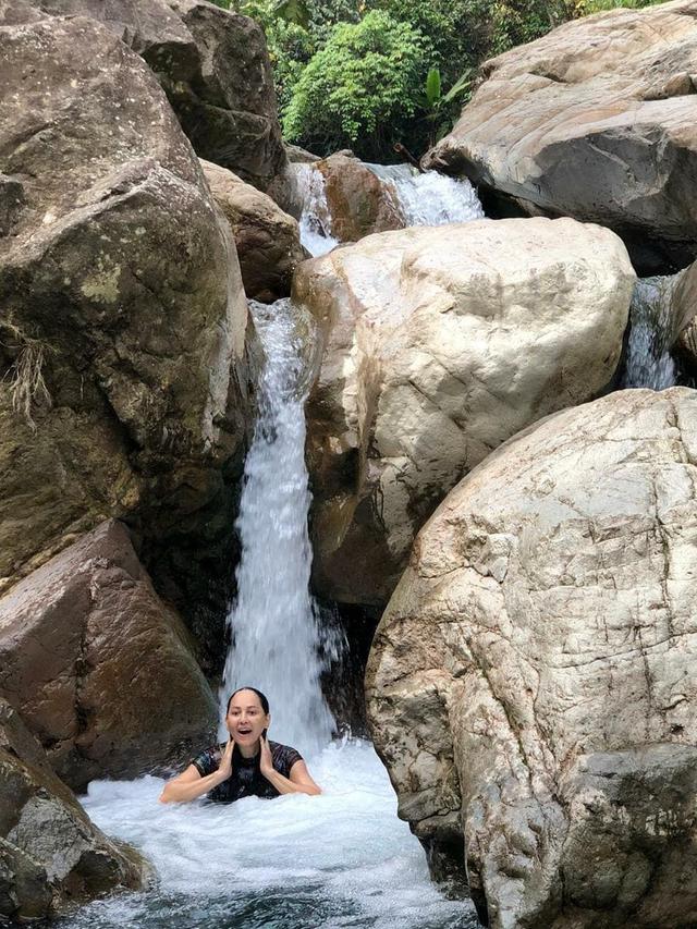 Dikenal Awet Muda, Ini 6 Potret Meriam Bellina yang Hobi Hiking