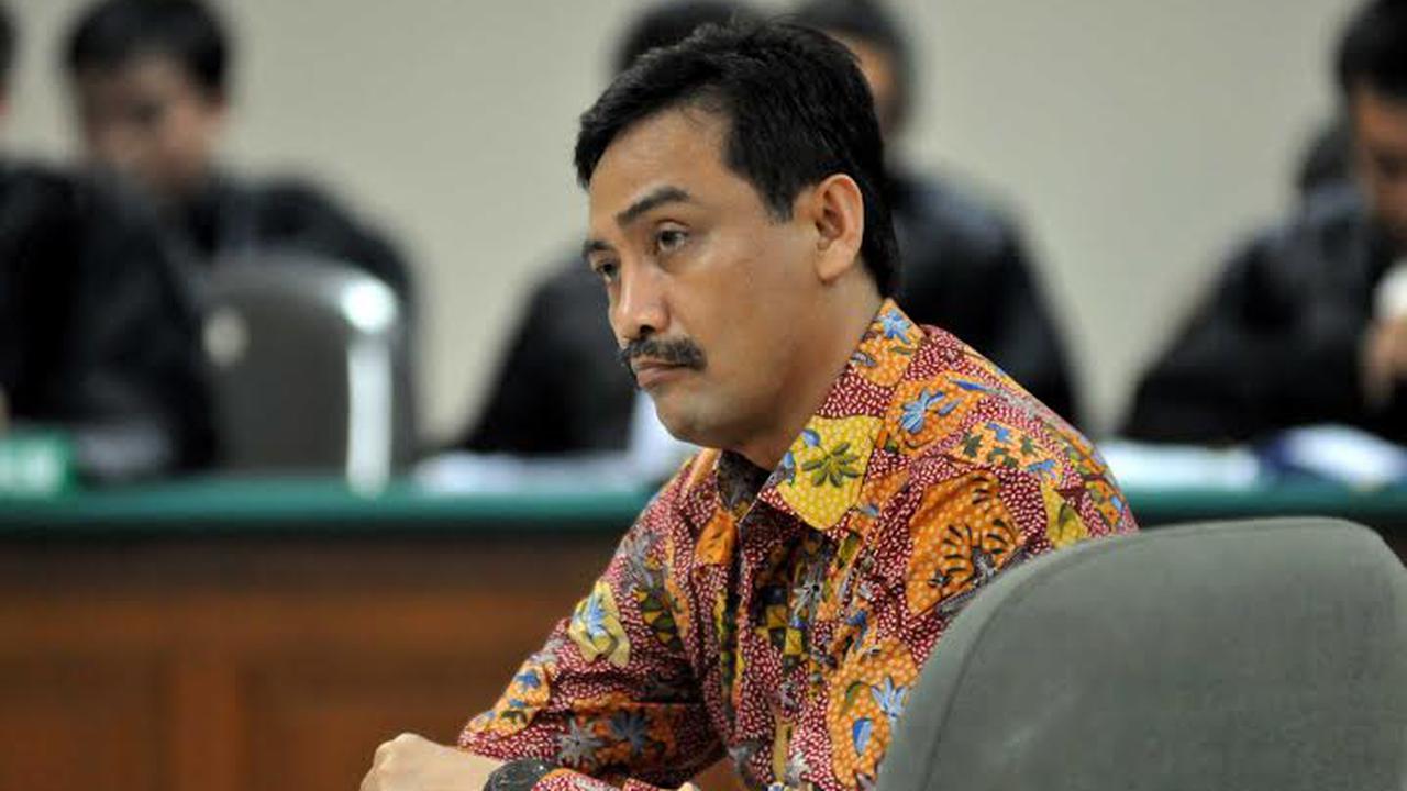 [FOTO] Andi Mallarangeng Tampak Tegang di Sidang Perdana