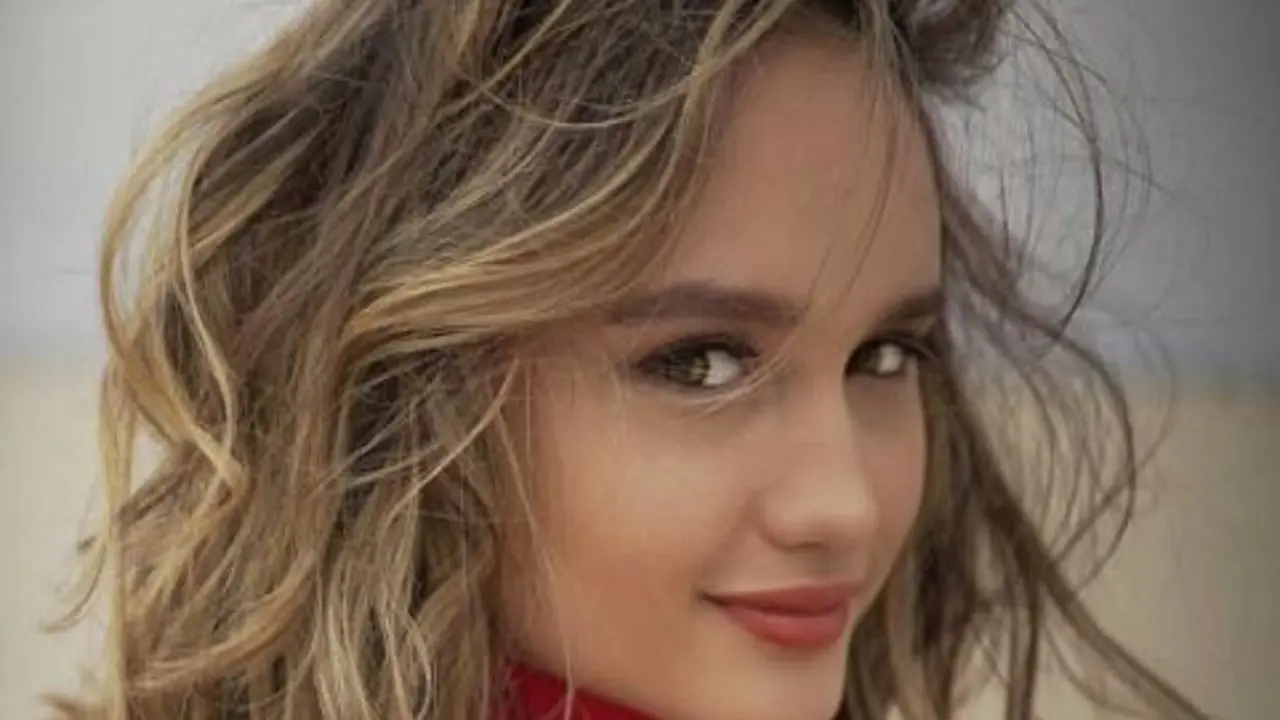 [Bintang] Cinta Laura