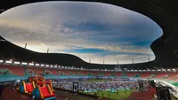 Puluhan Ribu Umat Muslim Gelar Salat Idulfitri 1447 Hijriah di Stadion Pakansari Bogor