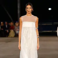 Koleksi Spring/Summer 2023 menghidupkan kembali gaya tahun 90-an versi Tory Burch [Foto: Dok. Tory Burch]