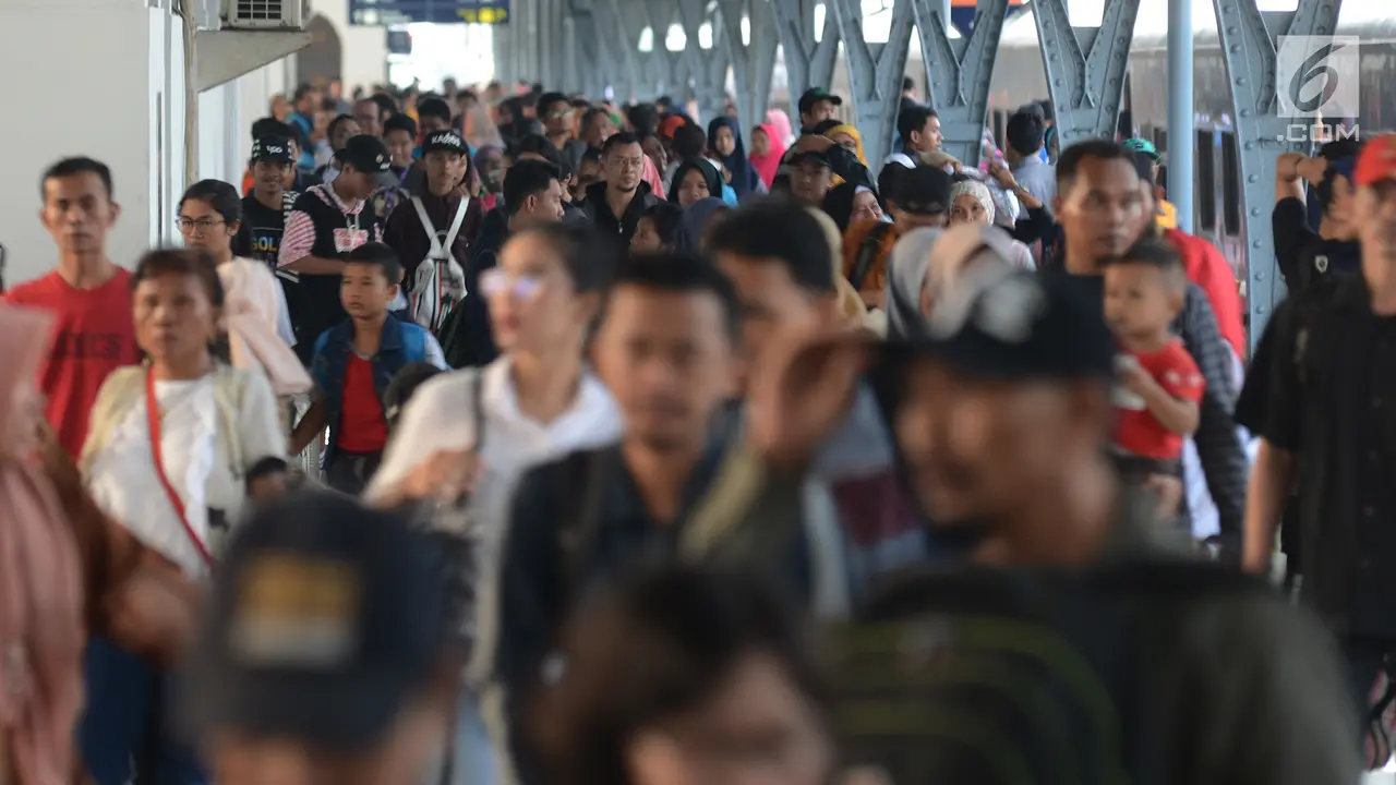 Arus Balik di Stasiun Pasar Senen