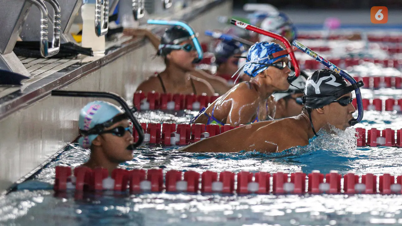 Foto: Aksi Para Atlet Renang Indonesia saat Jalani Pelatnas Menjelang SEA Games 2023