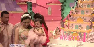 asangan Anang Hermansyah dan Ashanty merayakan ulang tahun pertama anak mereka, seperti apa kemeriahan pesta tersebut? Simak di Bintang.com
