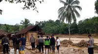 Tercatat ada tujuh jembatan putus akibat bencana banjir dan tanah longsor yang menerjang Lebak Banten di awal 2020 ini.(Liputan6.com/ Yandhi Deslatama)