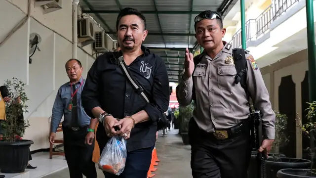 [Bintang] Gatot Brajamusti