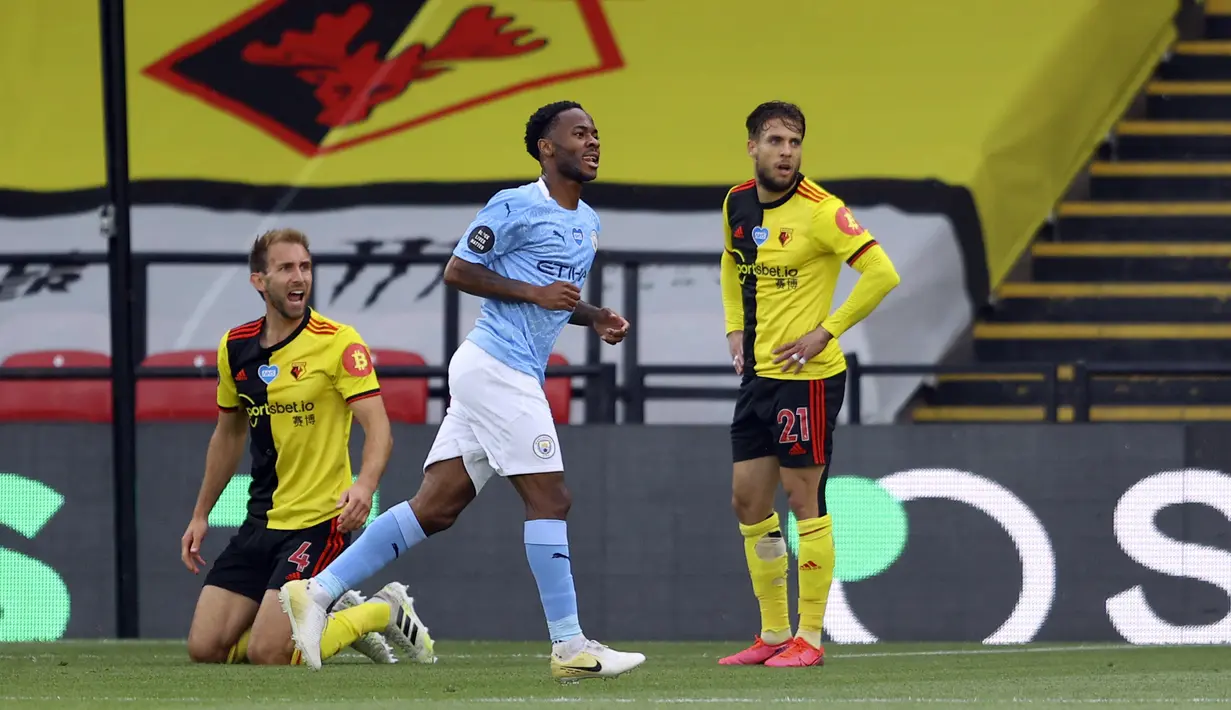 Pemain Manchester City Raheem Sterling (tengah) merayakan golnya ke gawang Watford pada lanjutan Liga Premier Inggris di Stadion Vicarage Road, Watford, Inggris, Selasa (21/7/2020). Manchester City menang 4-0. (Richard Heathcote/Pool via AP)