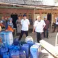 Petugas BPBD Situbondo lakukan droping air bersih ke Desa Jatisari Situbondo (Istimewa)