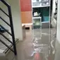 Rumah warga di Ulujami, Jakarta Selatan terendam banjir. (Liputan6.com/Pramita Tristiawati)