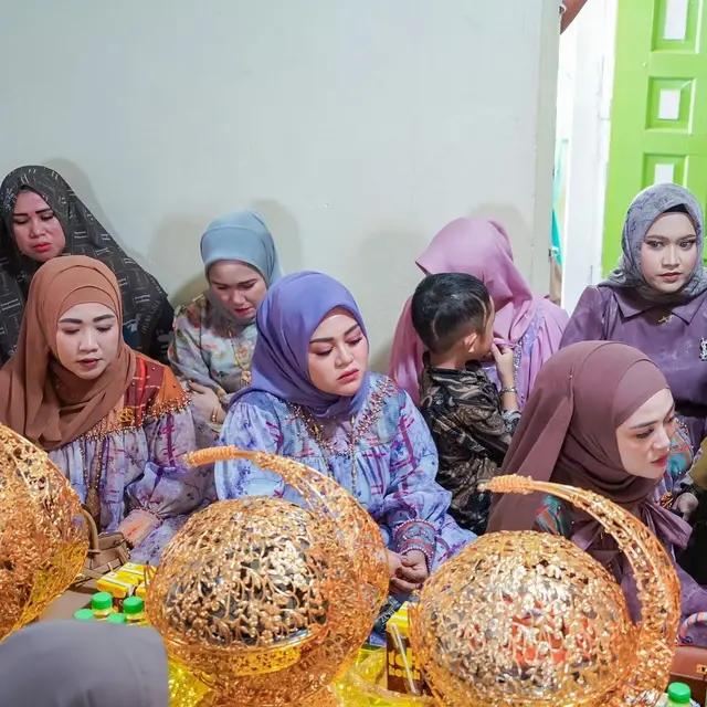 Keluarga Calon Suami Putri Isnari