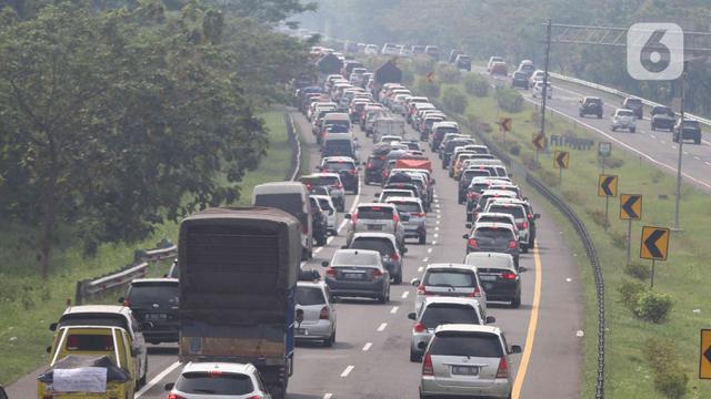 penerapan one way di KM 110 ruas tol Cikopo-Palimanan