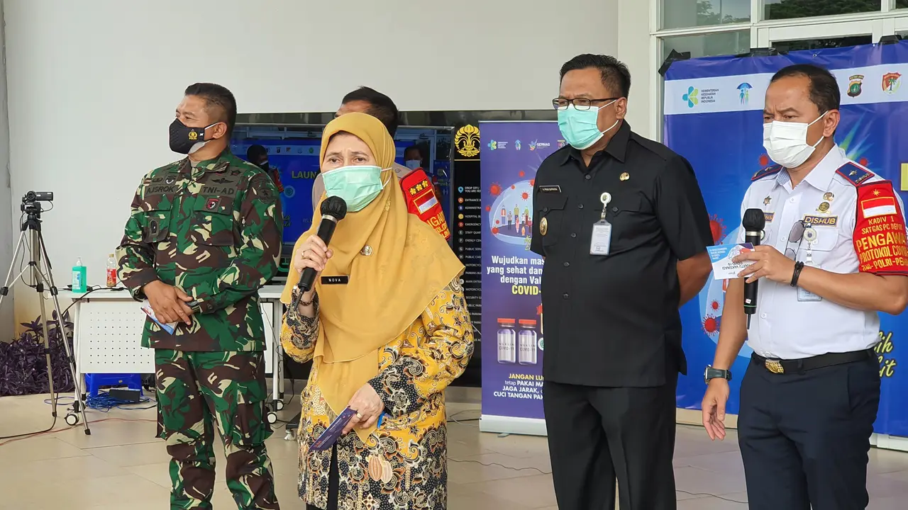 Dinas Kesehatan Kota Depok sedang melakukan vaksinasi kepada tenaga kesehatan Kota Depok.