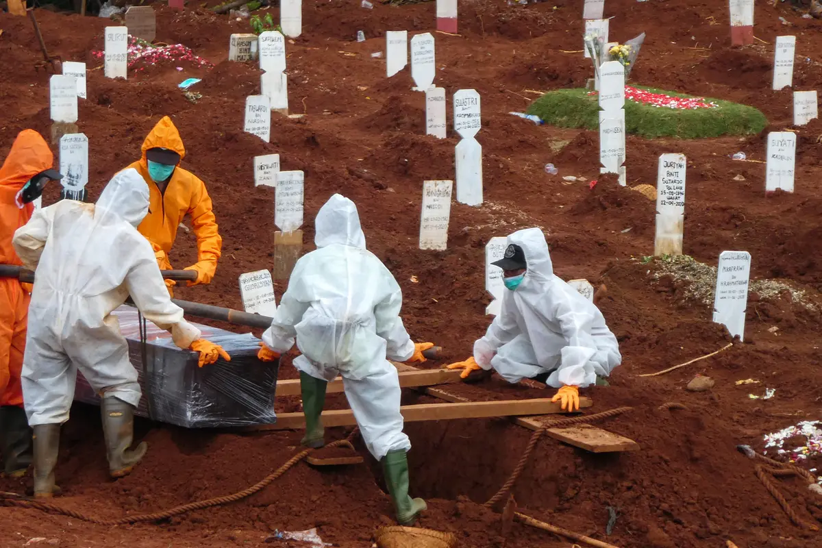 FOTO: Prosesi Pemakaman Korban Corona COVID-19 di Jakarta