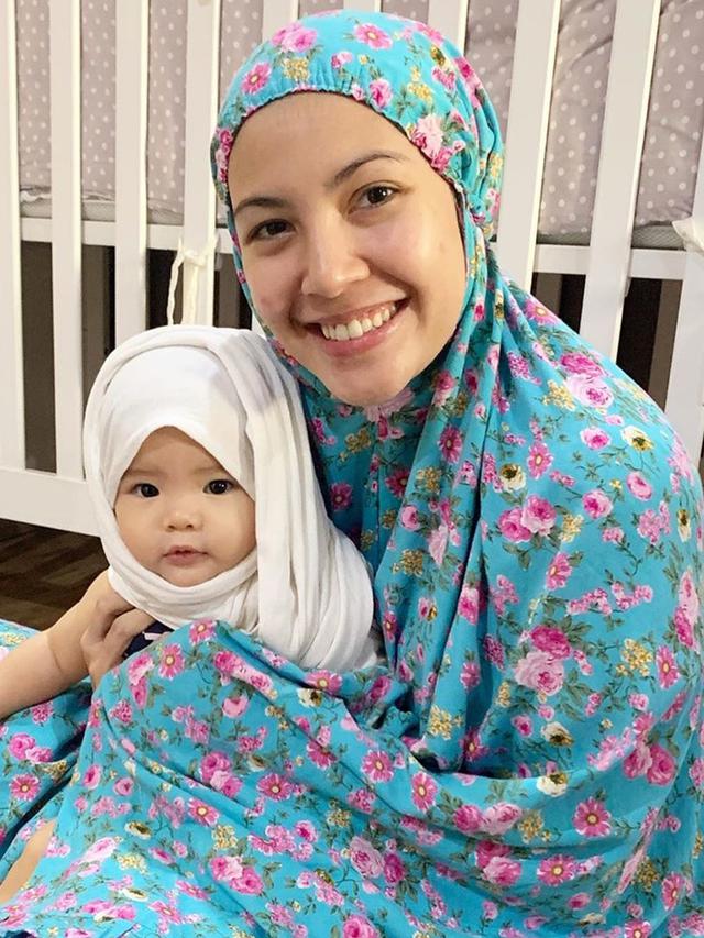 Punya 4 Saudara Laki-laki, Ini 6 Potret Gemas Shelma Putri Ratna Galih