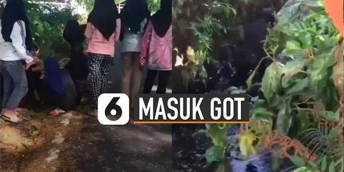 VIDEO: Dua Remaja Putri Saling Adu Jotos Hingga Masuk Got