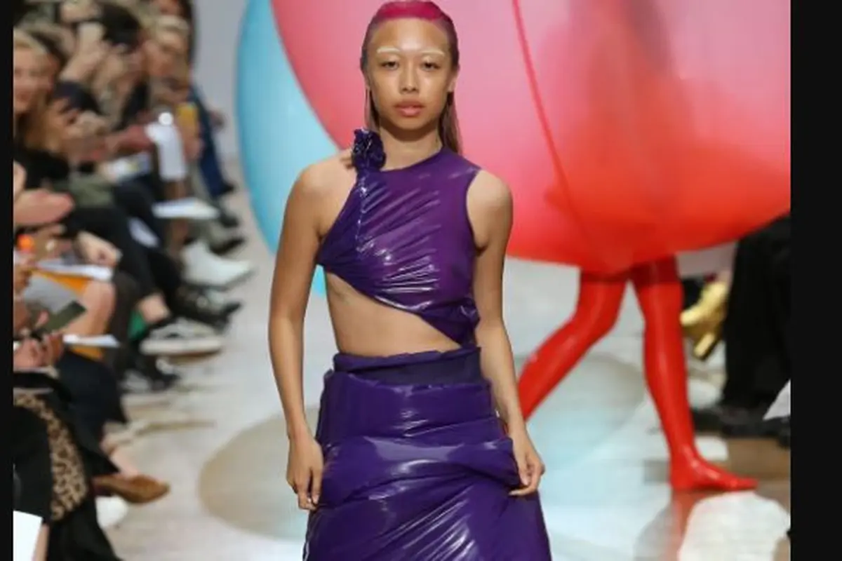 Gaun Balon Warna-warni, Inovasi Mahasiswa Fashion yang Bikin Orang Terpana
