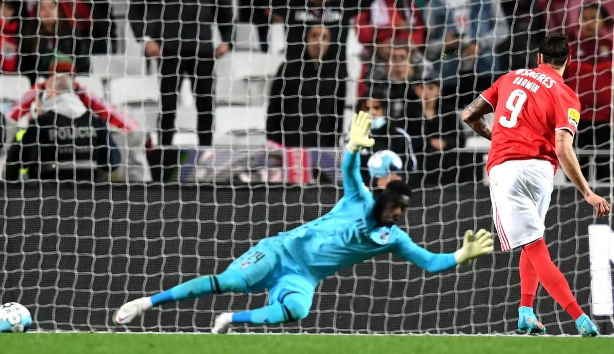 Pemain berusia 22 tahun itu menunjukkan performa yang sangat mengesankan untuk Benfica. Nunez tercatat telah menorehkan 33 gol dan empat assist dari 38 pertandingan di semua kompetisi. (AFP/Patricia De Melo Moreira)