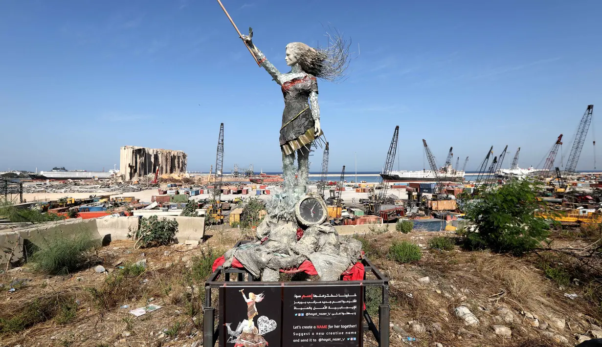 Sebuah patung perempuan terlihat di dekat Pelabuhan Beirut di Lebanon pada 20 Oktober 2020. Sejumlah seniman Lebanon membuat patung perempuan itu menggunakan puing-puing dari ledakan di Pelabuhan Beirut. (Xinhua/Bilal Jawich)