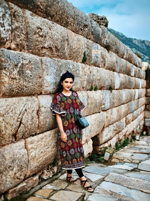 Gaya fashion Ashanty saat berlibur ke Turki.