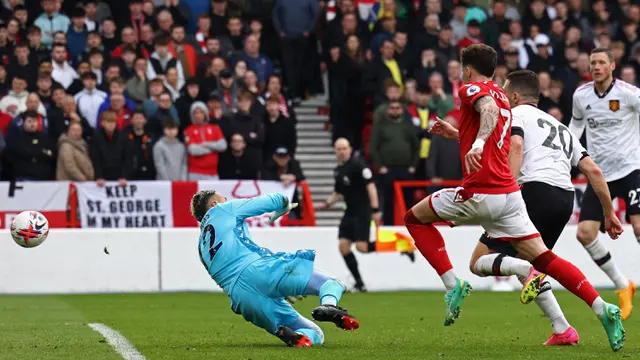 Foto: Selebrasi Gol Perdana Diogo Dalot di Liga Inggris, Bawa MU Menang 2-0 atas Nottingham Forest
