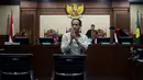 Agenda sidang kali ini adalah pembacaan tanggapan atas nota keberatan atau eksepsi dari Jaksa Penuntut Umum (JPU). Tampak dalam foto, mantan Menteri Pendidikan, Kebudayaan, Riset, dan Teknologi (Mendikbudristek), Nadiem Anwar Makarim usai mengikuti sidang lanjutan terkait kasus dugaan korupsi pengadaan laptop berbasis Chromebook di Pengadilan Tindak Pidana Korupsi (Tipikor) Jakarta, Kamis (8/1/2026). (Kapanlagi.com/Budy Santoso)