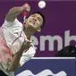 Pebulutangkis Indonesia, Jonatan Christie, saat melawan wakil China Taipei, Chou Tien Chen, pada final tunggal putra bulutangkis di Istora Senayan, Selasa (28/8/2018). (Bola.com/Peksi Cahyo)