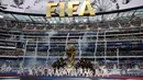 Penyanyi asal Thailand menjadi salah satu performer dalam seremoni yang berlangsung di Los Angeles Stadium, Amerika Serikat, Sabtu (13/06/2026) dini hari WIB. (AFP/Patrick T. Fallon)