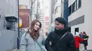 Aaliyah Massaid dan Thariq Halilintar tampil kompak dengan puffer jacket meski beda warna. Bahkan keduanya kenakan celana light jeans dan sling bag [@aaliyah.massaid]