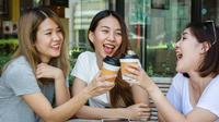 Kira-kira apa rahasia orang yang selalu menarik perhatian tanpa harus berusaha keras? Mungkin mereka punya kepribadian magnetik yang istimewa. Yuk, segera cek 6 cirinya, siapa tahu kamu salah satunya! (Foto dok: Freepik//tirachardz).
