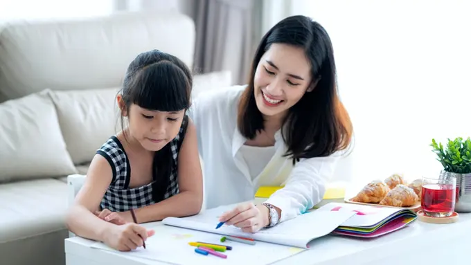 Kerap Terjadi, Inilah yang Dihadapi Moms Saat Menemani Anak Belajar dari Rumah