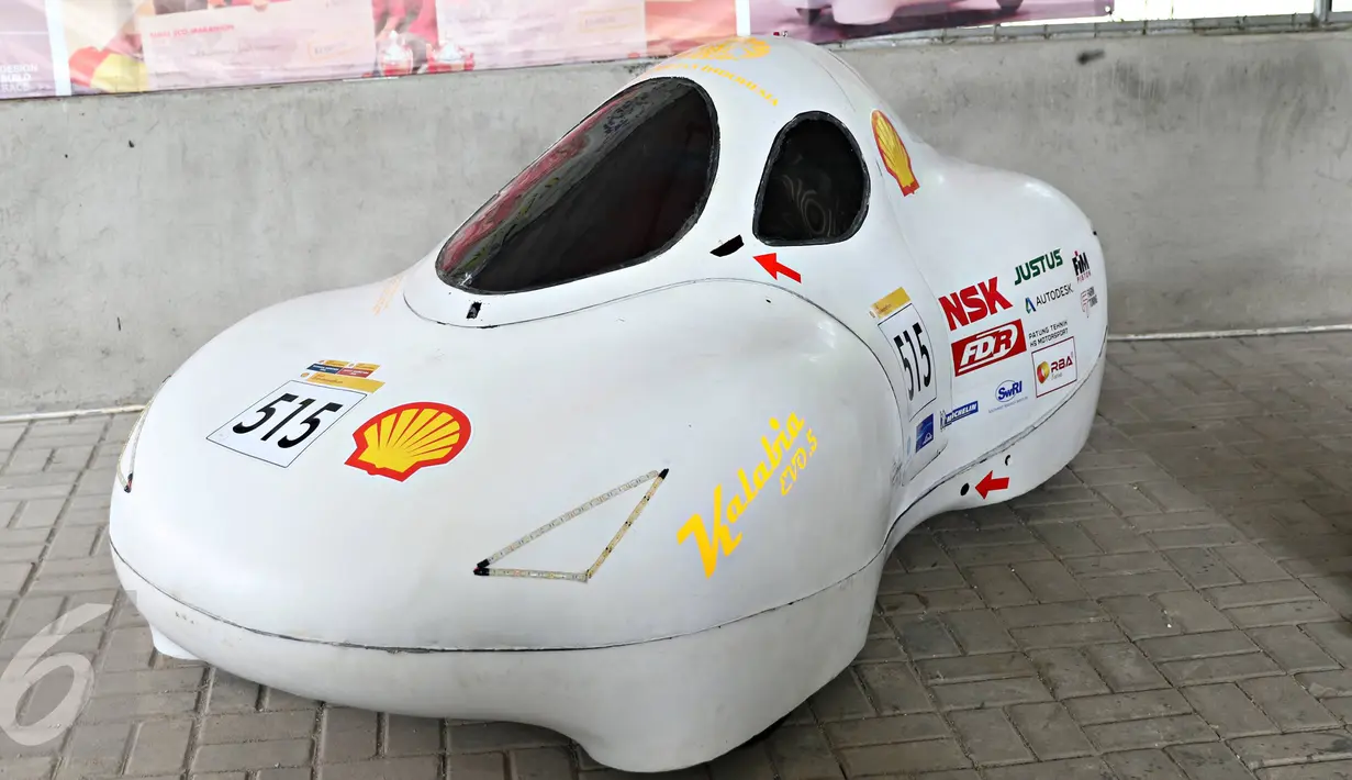 Mobil Kalabia Evo 5 di Fakultas Teknik UI, Depok, (19/5). Mobil hemat bahan bakar itu akan mengikuti Shell Eco-Marathon Drivers World Championship khusus kategori UrbanConcept di London pada 30 Juni - 3 Juli 2016. (Liputan6.com/Immanuel Antonius)