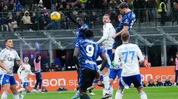 Dengan perbedaan peringkat yang begitu jauh, Como 1907 mampu mengejutkan Inter Milan. Como mampu membuat Inter Milan kesulitan mengembangkan variasi serangan. (AP Photo/Luca Bruno)
