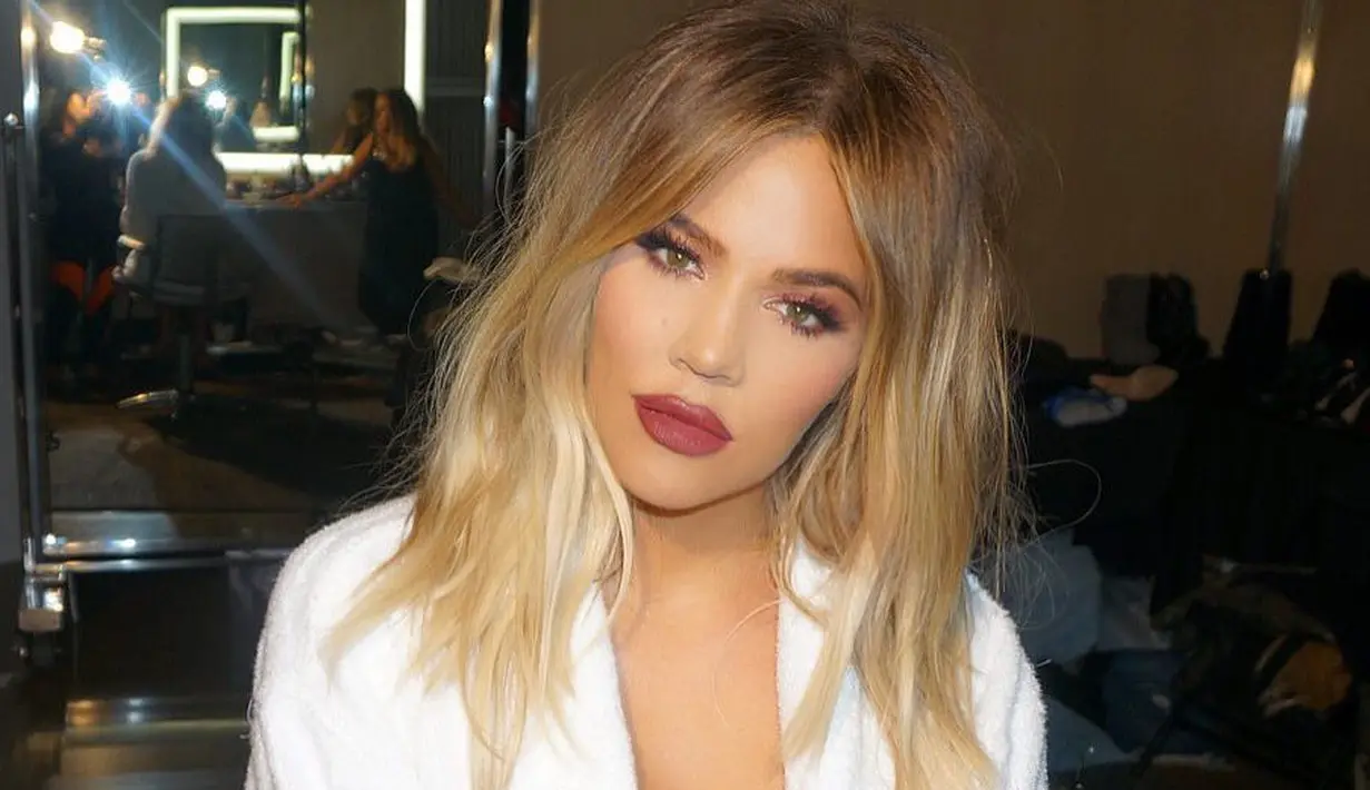 Dilansir dari Cosmoplitan, Khloe Kardashian sangat mengerti mengapa management keluarga memintanya untuk menurunkan berat badan. (instagram/khloekardashian)