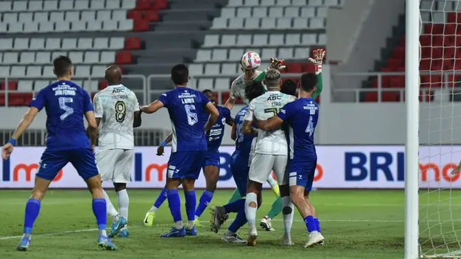 Persib Mengamuk dengan 10 Pemain, PSIS Terkapar di Puncak Klasemen yang Dingin