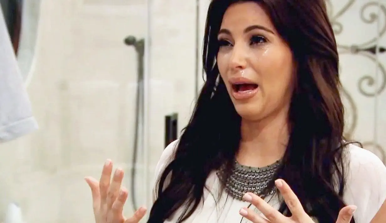 Saking sering banget nangis, banyak juga yang menjadikan wajahnya meme loh! (Heightline)