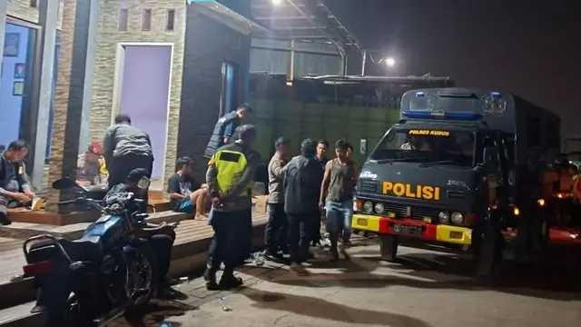 Aparat Polres Kudus menangkap 25 orang DC yang bikin keonaran.
