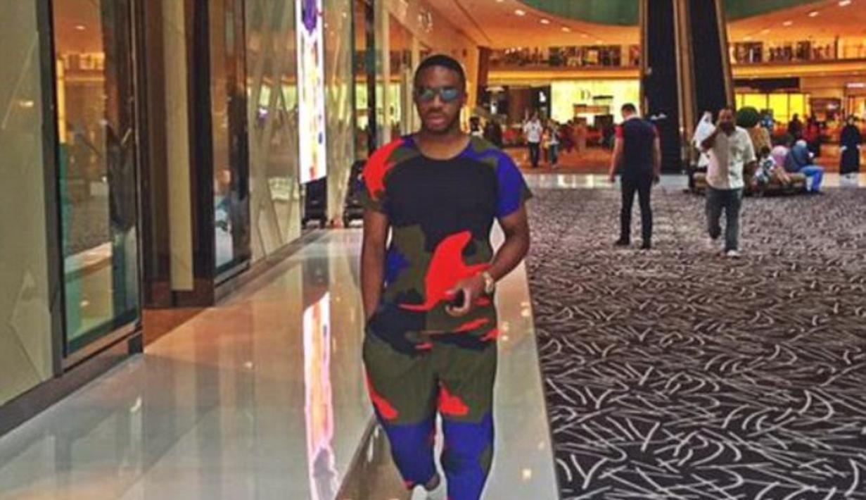 N'Zogbia juga memiliki baju lainnya yak tak kalah sensasional.